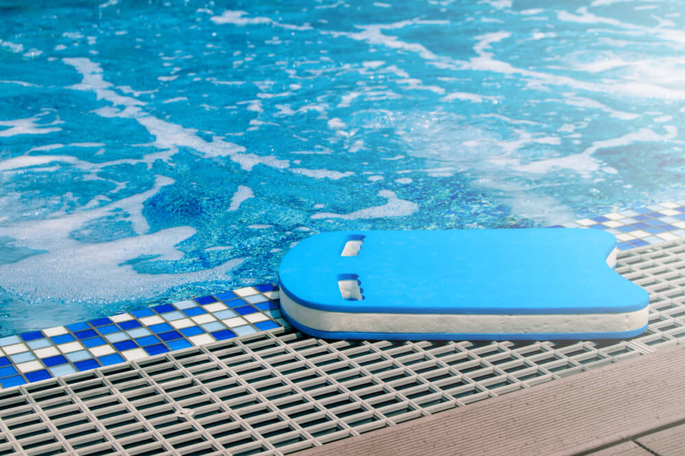 Close up Blue Swimming Foam Board Put on Edge of Swimming Pool for Kids